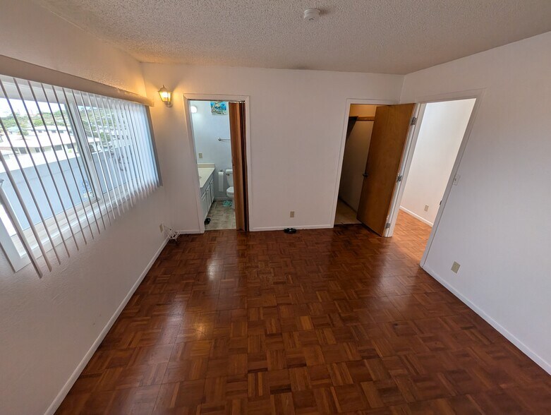 More Photos Of 1638 10th Ave, Honolulu Storefront Retail Office For Sale