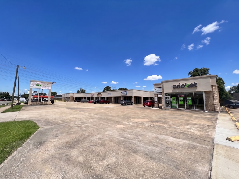 Primary Photo Of 801 W Main St, League City Storefront For Lease