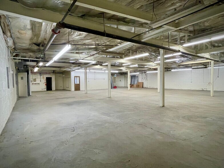 More Photos Of 21 Squires St, Cortland Warehouse For Lease