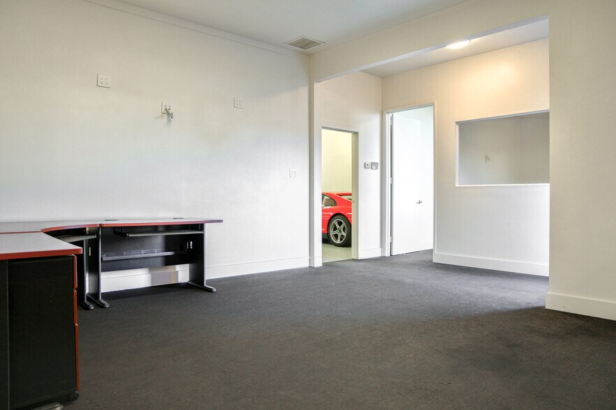 More Photos Of 521 State Pl, Escondido Warehouse For Sale