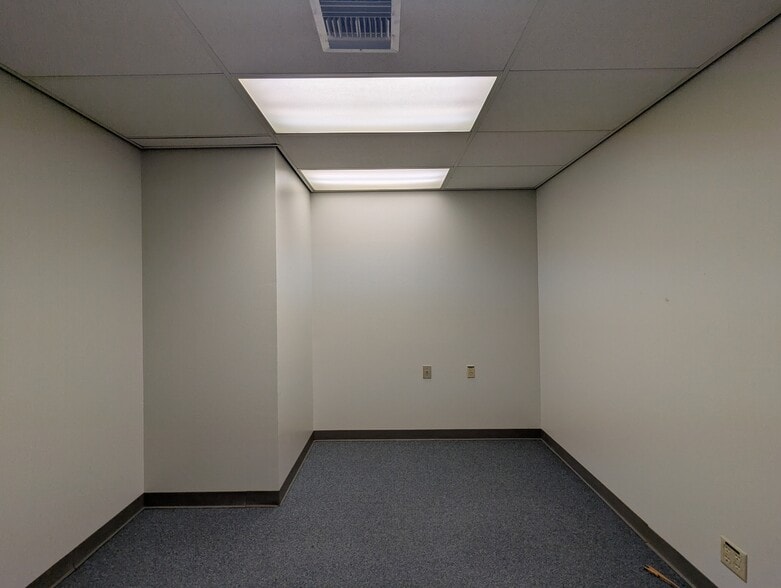 More Photos Of 715 Orleans St, Beaumont Office For Sale