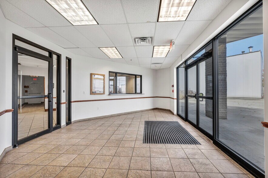 More Photos Of 5900 Pennsylvania Ave, Maple Heights Distribution For Lease