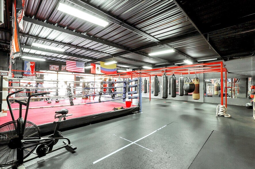 More Photos Of 7648 Monterey St, Gilroy Storefront For Sale