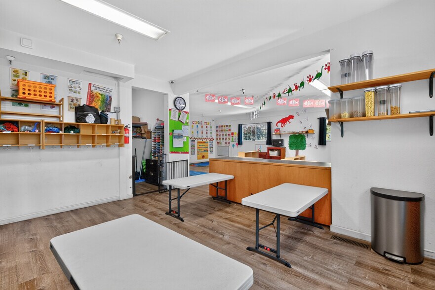More Photos Of 530 N Cloverdale Blvd, Cloverdale Specialty For Sale