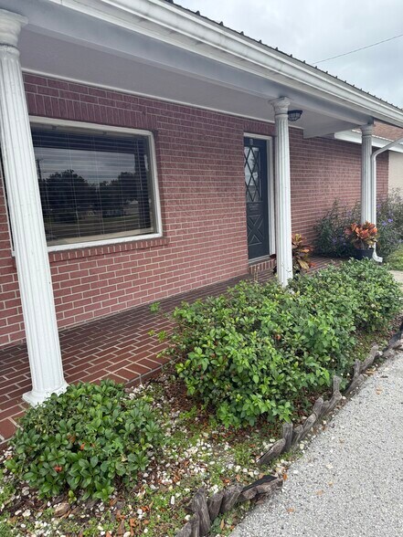 More Photos Of 1905 W Baker St, Plant City Office For Lease