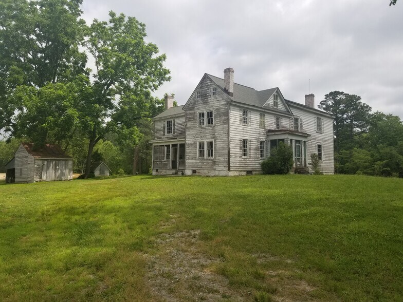 More Photos Of 7260 Main St, Gloucester Loft Creative Space For Sale