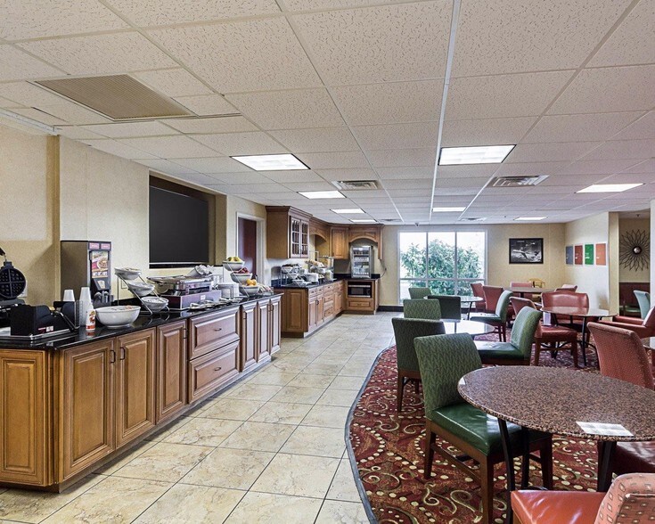 More Photos Of 7515 W Taft St, Wichita Hotel For Sale
