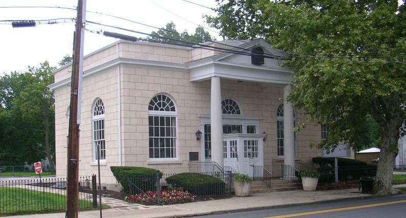 Primary Photo Of 1149 Cooper St, Beverly Bank For Sale