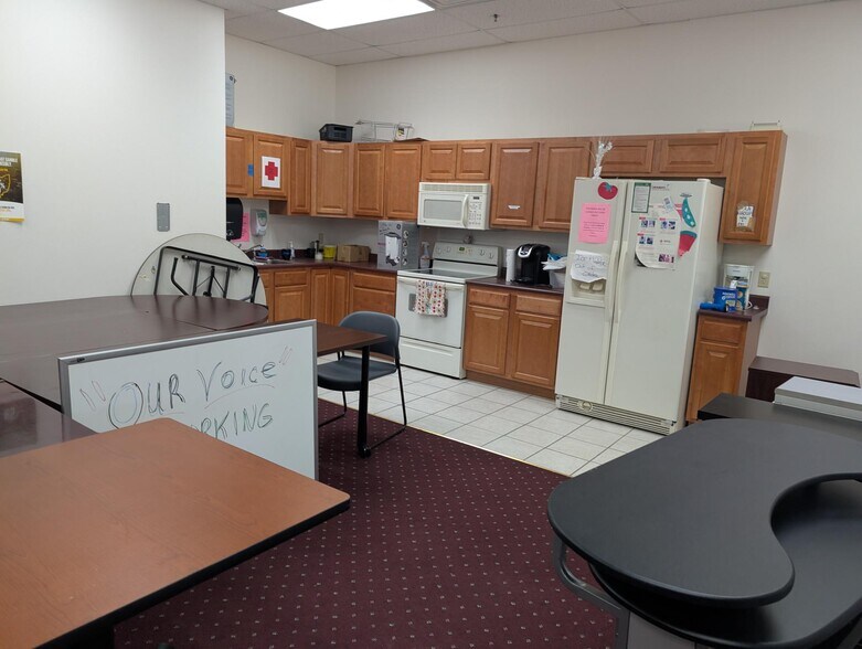 More Photos Of 935 S South St, Wilmington Unknown For Lease