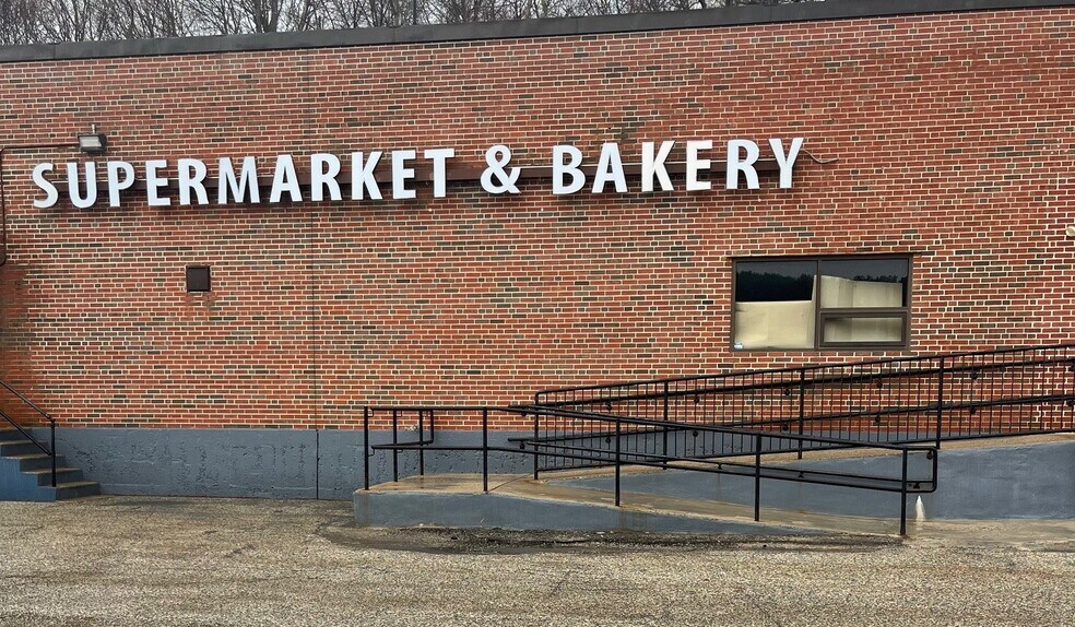 More Photos Of 207 Cambridge St, Burlington Warehouse For Lease