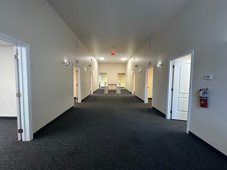 More Photos Of 1936 Hollywood Blvd, Hollywood Storefront Retail Office For Lease