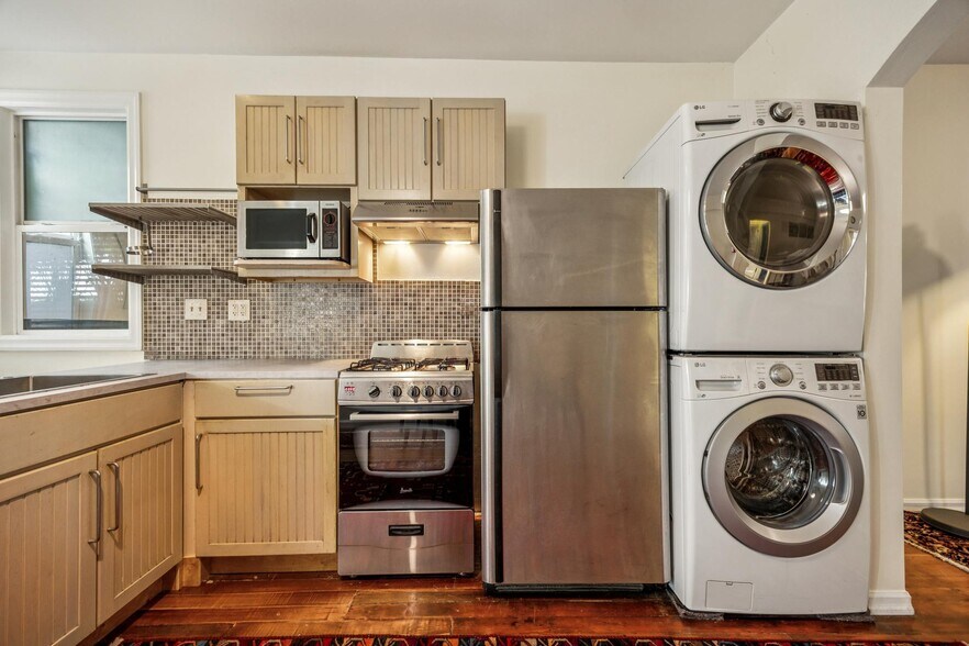 More Photos Of 356 24th St, Oakland Freestanding For Sale