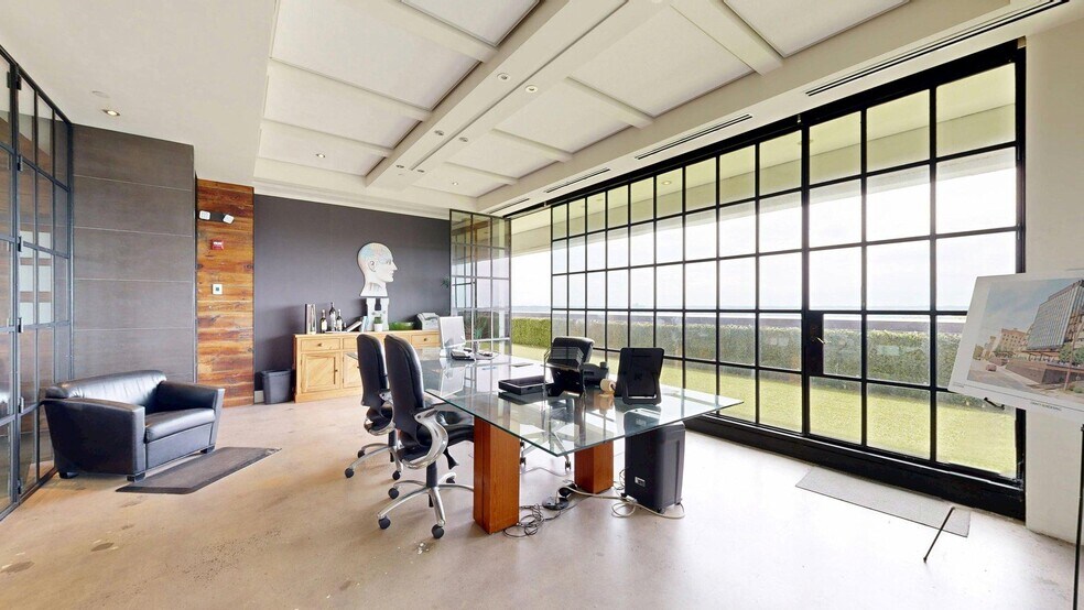 More Photos Of 550 Pharr Rd NE, Atlanta Office For Sale