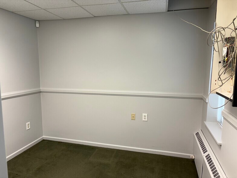 More Photos Of 323 W Superior St, Duluth Storefront Retail Office For Sale