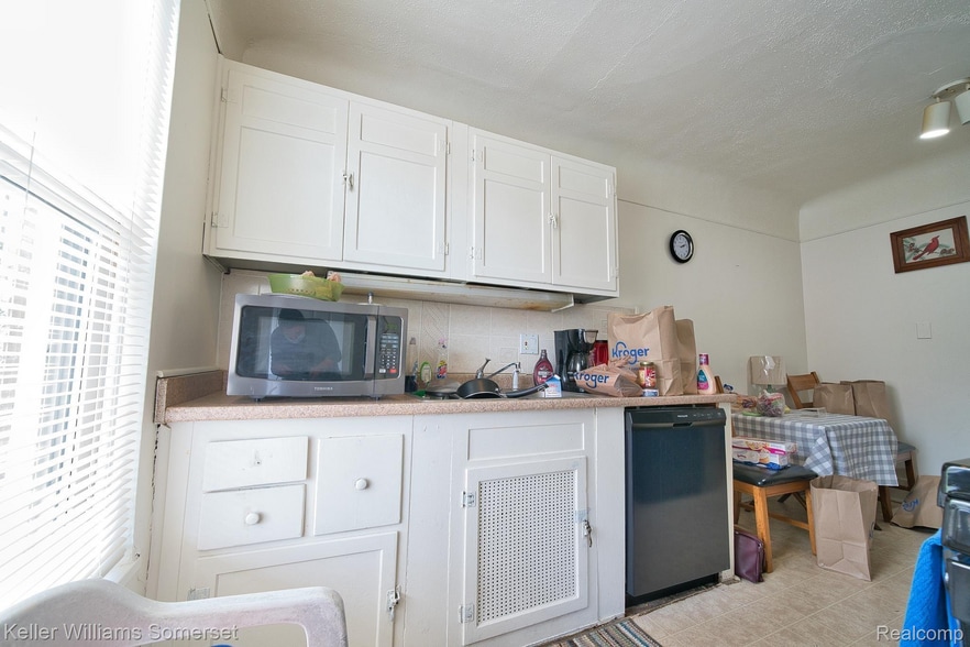 More Photos Of 51 Spokane Dr, Pontiac Apartments For Sale