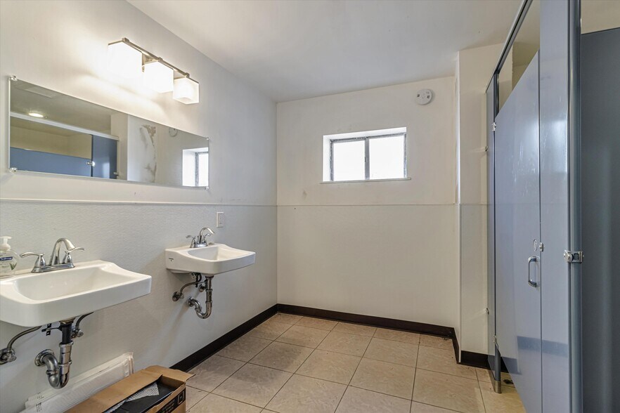 More Photos Of 1356 S 50th St, Richmond Warehouse For Sale