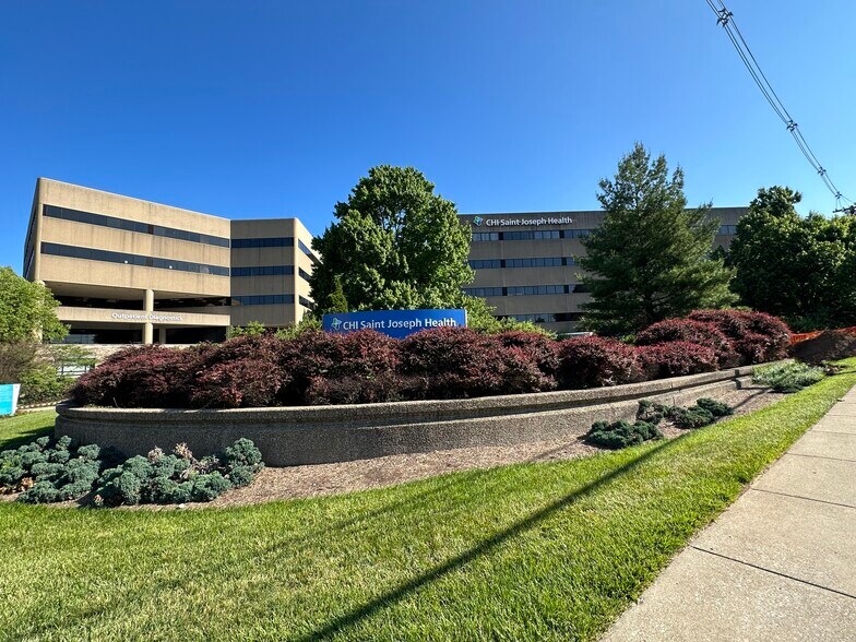 More Photos Of 1401 Harrodsburg Rd, Lexington Medical For Sale