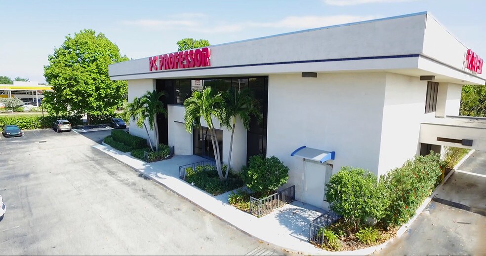 More Photos Of 6000 W Okeechobee Blvd, West Palm Beach General Retail For Lease