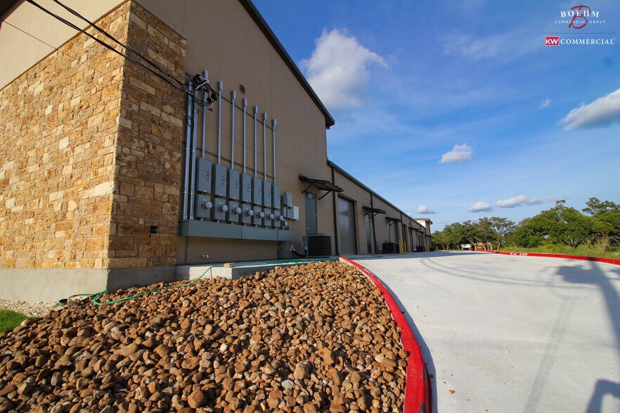 More Photos Of 12 Truss Dr, Boerne General Retail For Sale