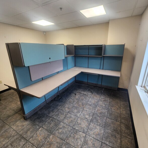 More Photos Of 47 Slade St, Fall River Showroom For Lease