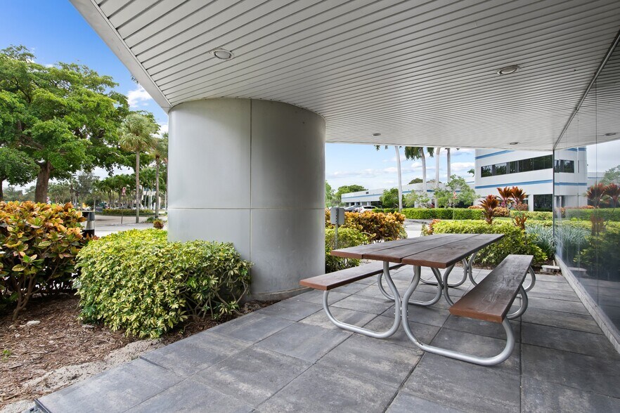 More Photos Of 3323 W Commercial Blvd, Fort Lauderdale Office For Sale