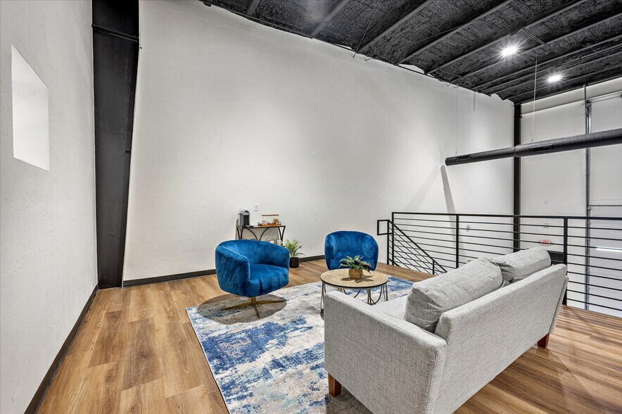 More Photos Of 1229 NW 122nd St, Oklahoma City Light Manufacturing For Sale