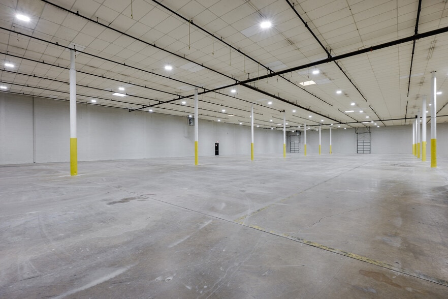 More Photos Of 5124 Sharp St, Dallas Distribution For Lease