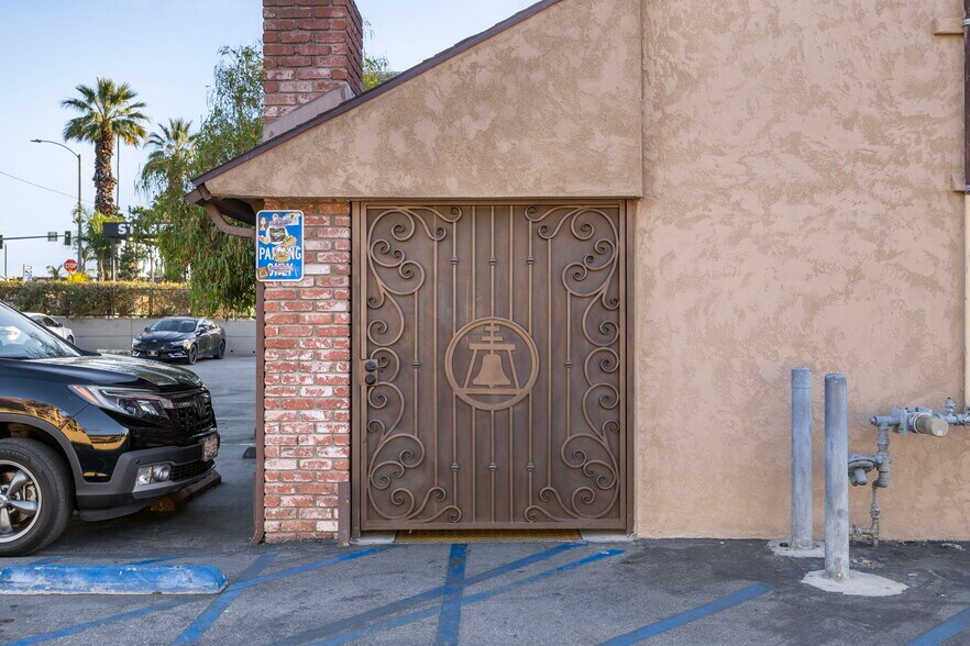 More Photos Of 3767 Iowa Ave, Riverside Freestanding For Sale