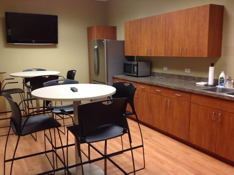 More Photos Of 2415 Braga Dr, Broadview Manufacturing For Sale