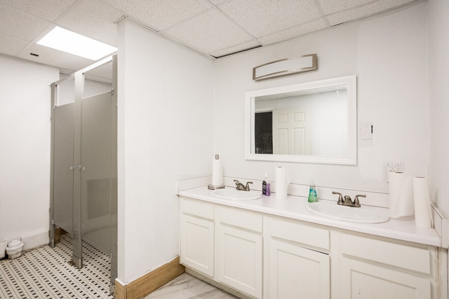 More Photos Of 4103 Cadillac Blvd, Detroit Religious Facility For Sale