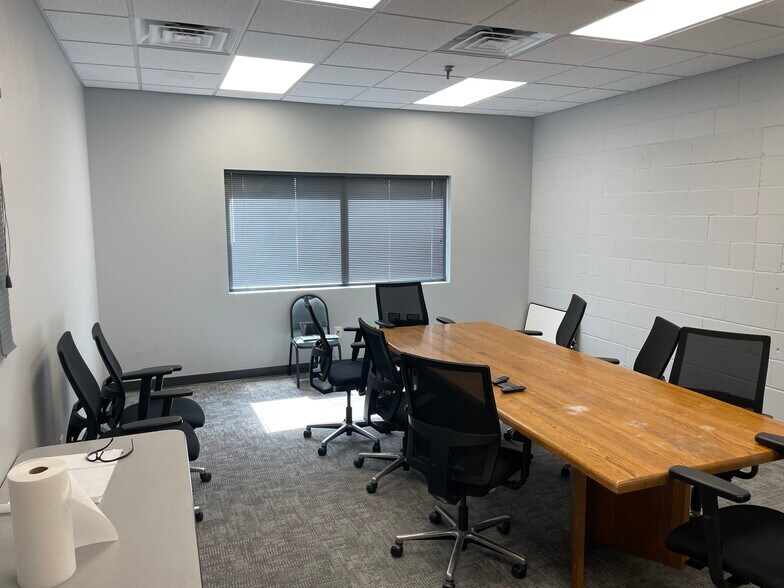 More Photos Of 3408 101st St, Urbandale Truck Terminal For Sale