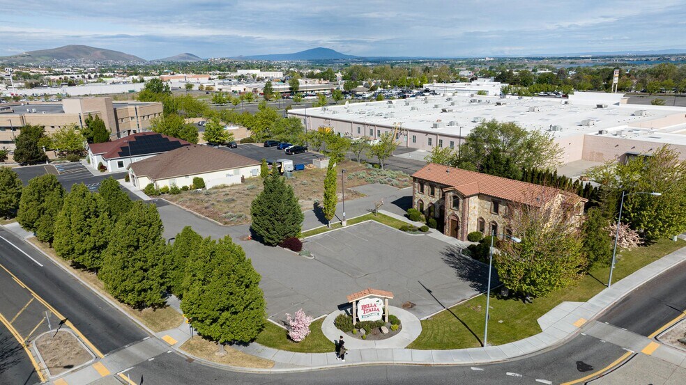 More Photos Of 7000 W Okanogan Pl, Kennewick Restaurant For Sale