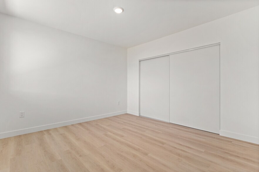 More Photos Of 707 W 80th St, Los Angeles Apartments For Sale