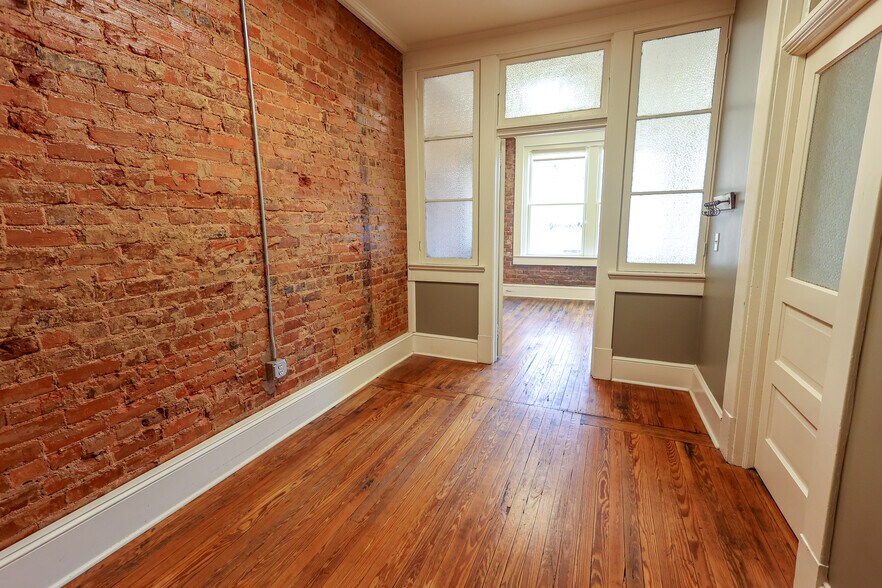 More Photos Of 154 Magnolia St, Spartanburg Storefront Retail Office For Lease