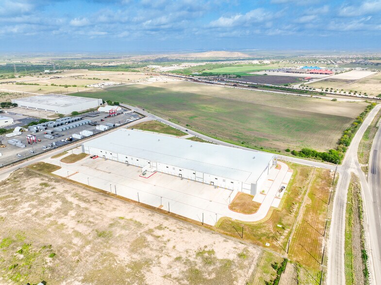 More Photos Of 5390 Freeport Rd, Von Ormy Manufacturing For Lease