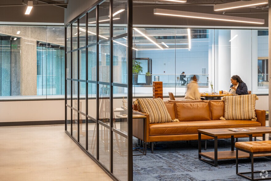 More Photos Of 3333 Peachtree Rd Ne, Atlanta Office For Lease