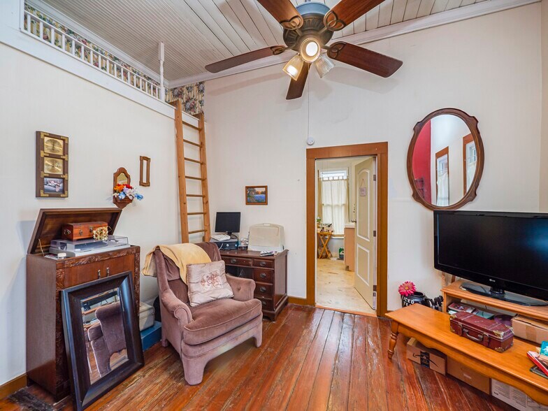 More Photos Of 1307 Wright St, Llano Freestanding For Sale