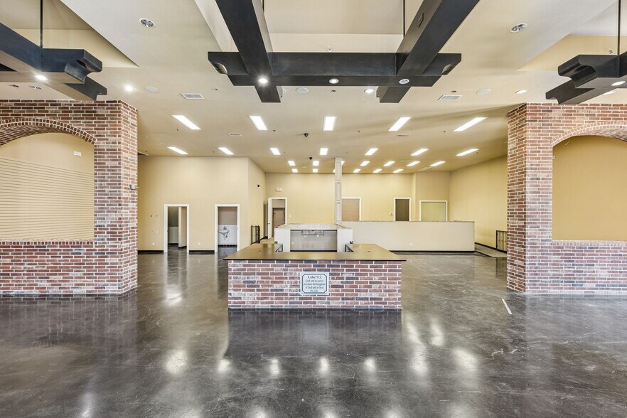 More Photos Of 207 E Byron Nelson Blvd, Roanoke Storefront Retail Office For Sale