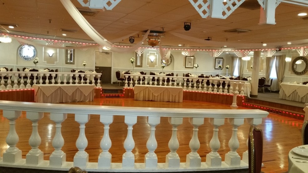More Photos Of 423 Broadway, Ulster Park Restaurant For Sale