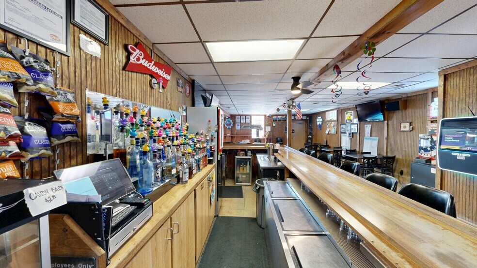 More Photos Of 46 S Leavitt Rd, Leavittsburg Bar For Sale
