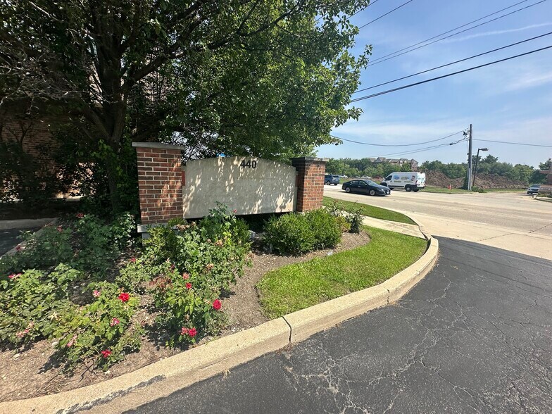 More Photos Of 440-442 Milwaukee Ave, Lincolnshire Medical For Lease