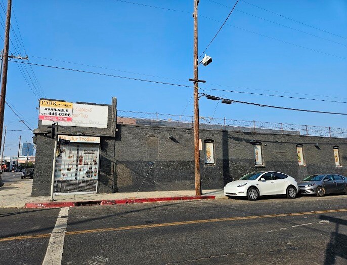 More Photos Of 1126 S Santa Fe Ave, Los Angeles Warehouse For Lease