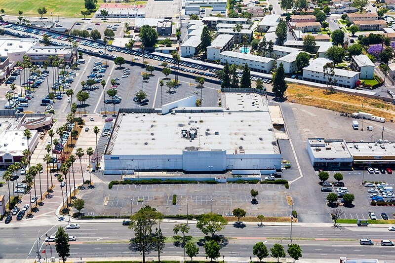 More Photos Of 9852 Chapman Ave, Garden Grove General Retail For Lease
