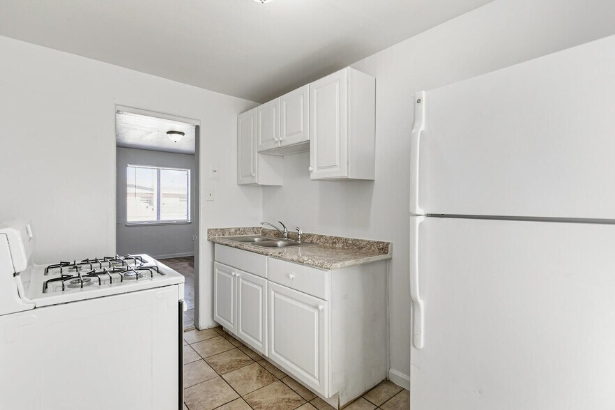 More Photos Of 1467 Joliet St, Aurora Apartments For Sale