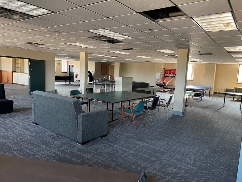 More Photos Of 136 Center St, Old Town Office For Sale