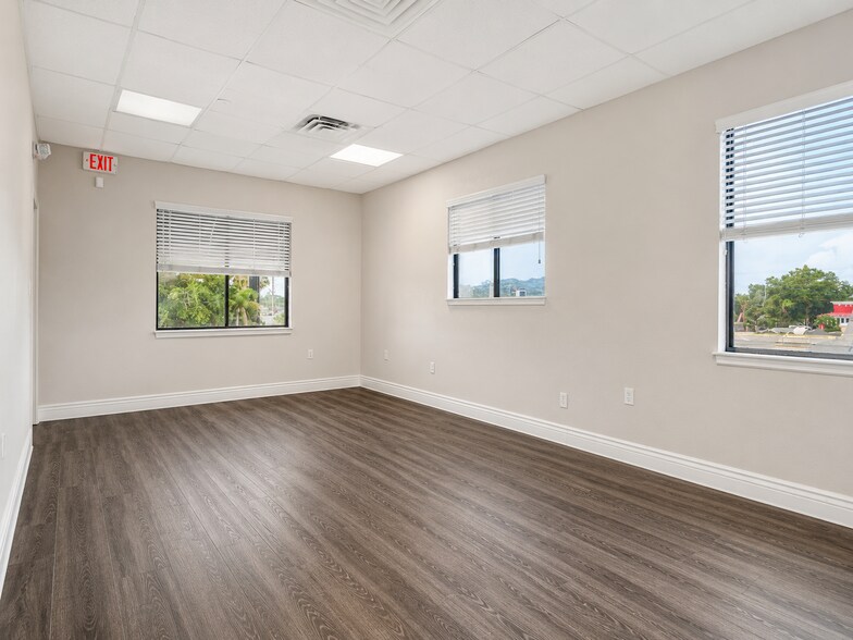 More Photos Of 9042-9108 US Highway 19, Port Richey Office For Lease
