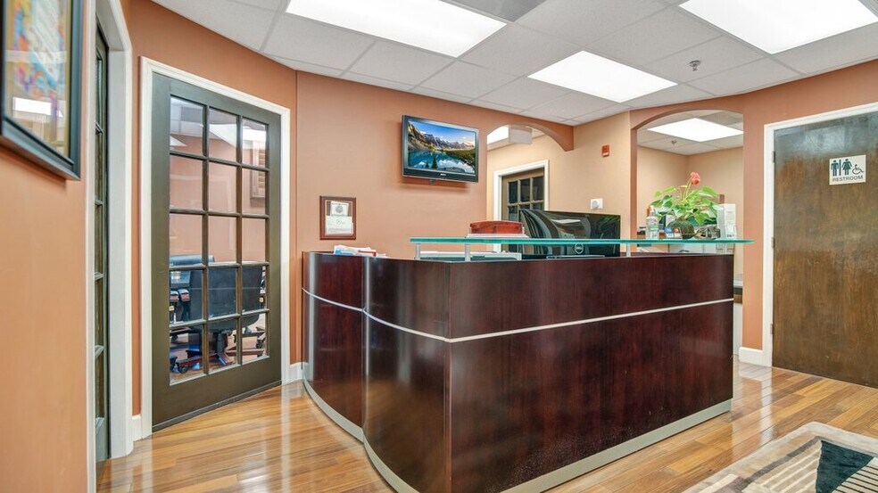 More Photos Of 260 Lookout Pl, Maitland Medical For Sale