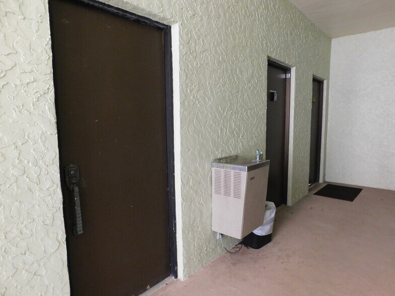 More Photos Of 319 River Edge Blvd, Cocoa Office For Lease