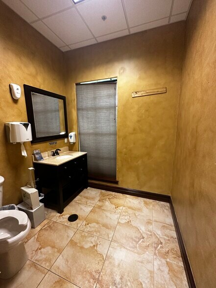 More Photos Of 14131 Metropolis Ave, Fort Myers Medical For Lease