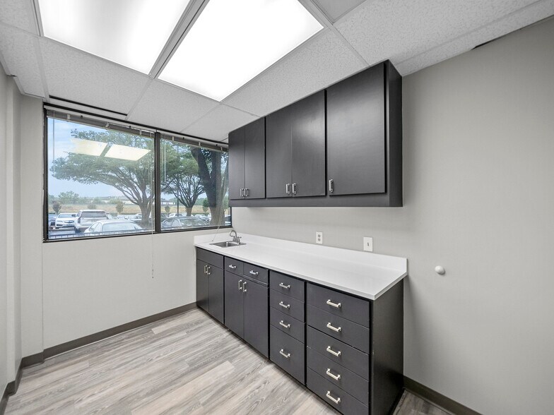 More Photos Of 375 Municipal Dr, Richardson Medical For Sale